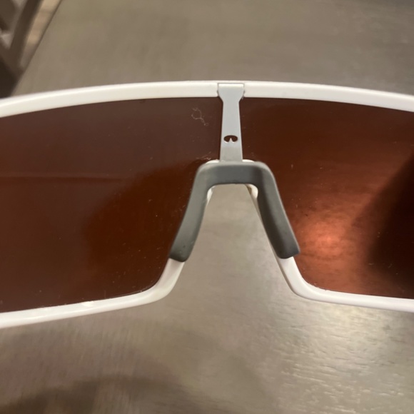 Oakley Men’s Sutra Sunglasses - Picture 4 of 6